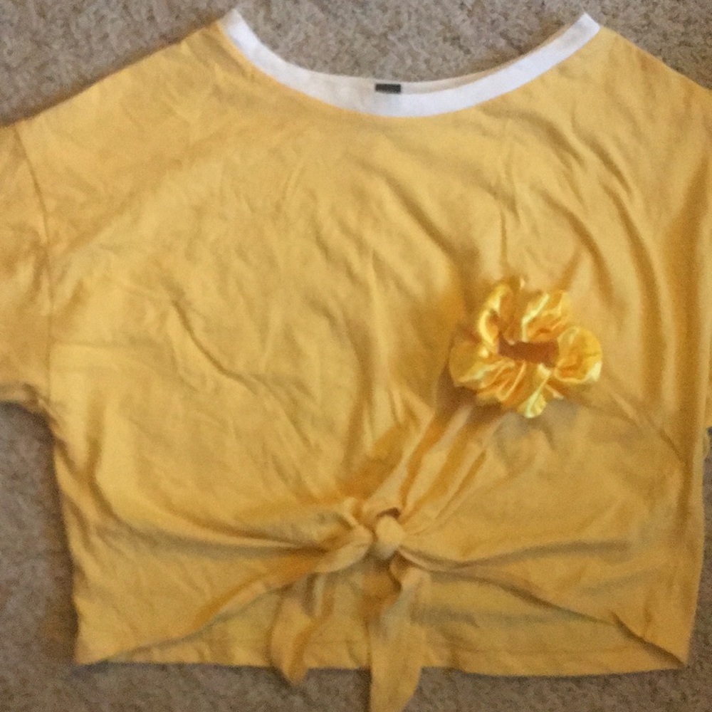 yellow crop tip with matching scrunchie